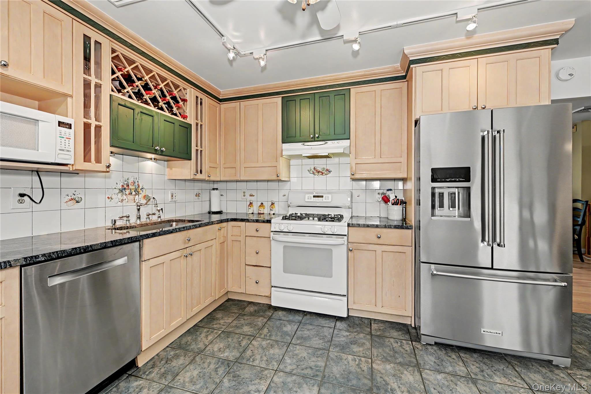 52 Everett Road Property Photo 8