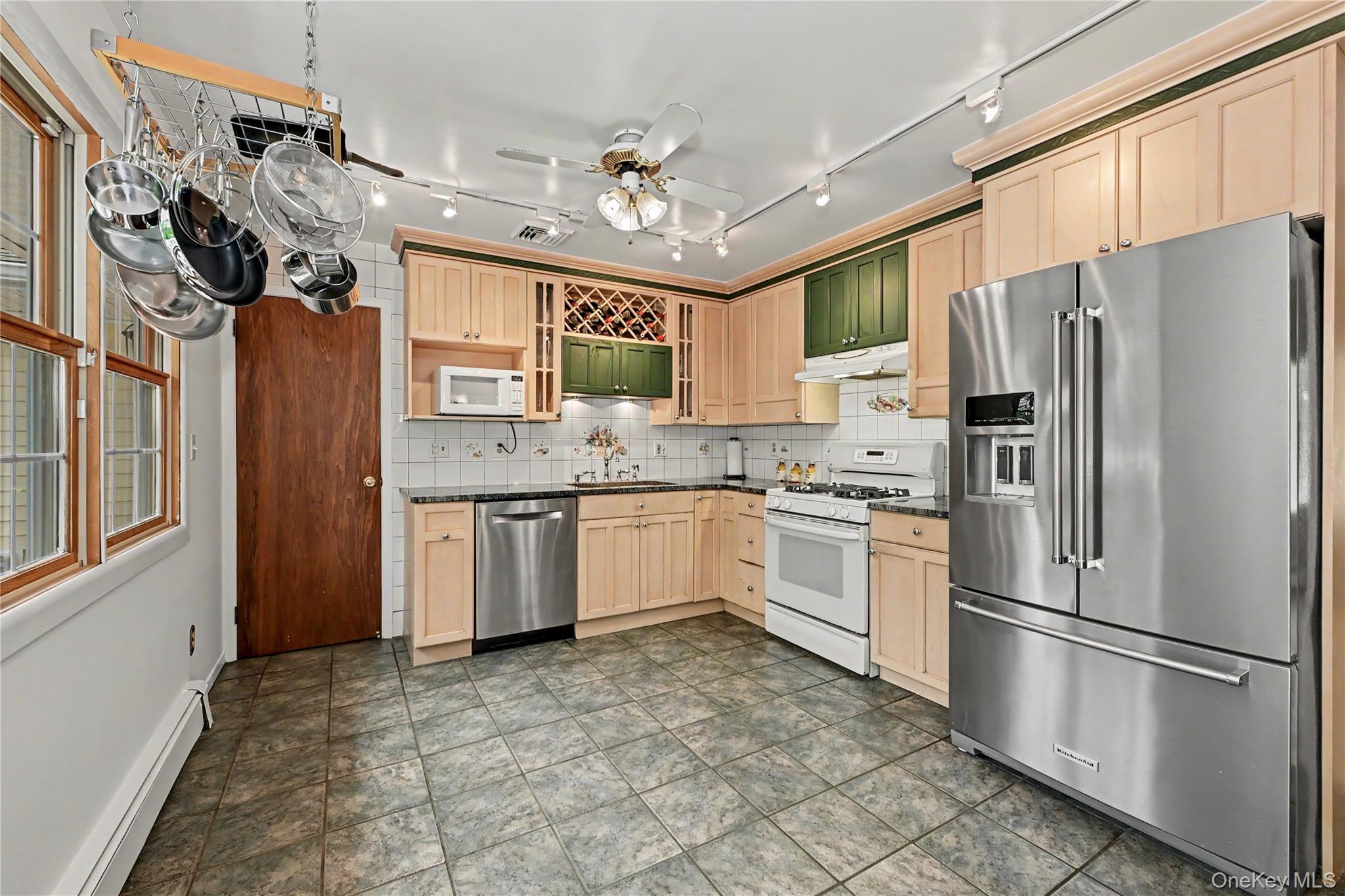 52 Everett Road Property Photo 9