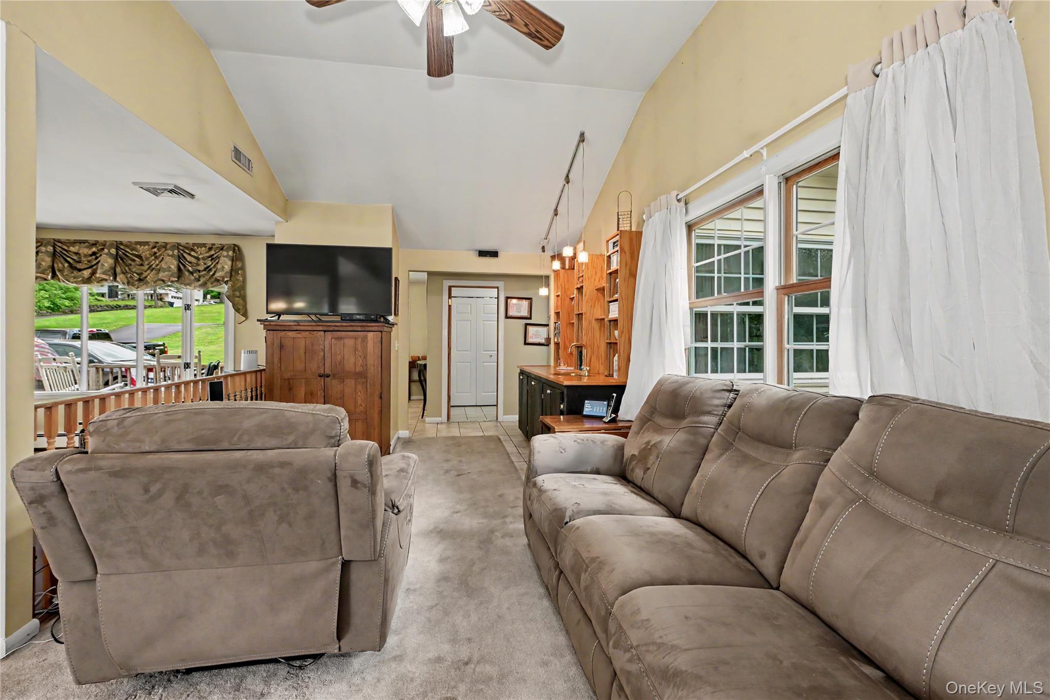 52 Everett Road Property Photo 11