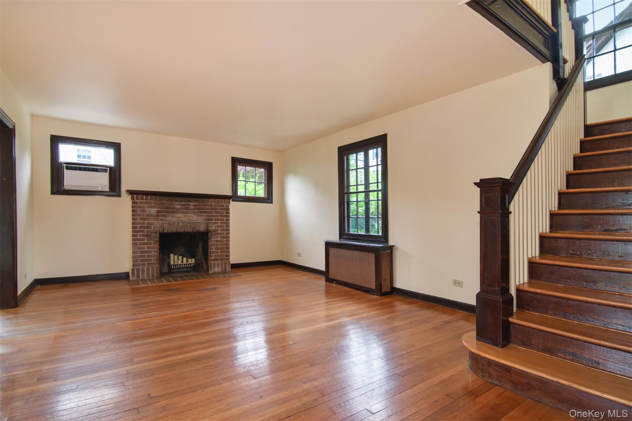 370 Scarsdale Road Property Photo 4
