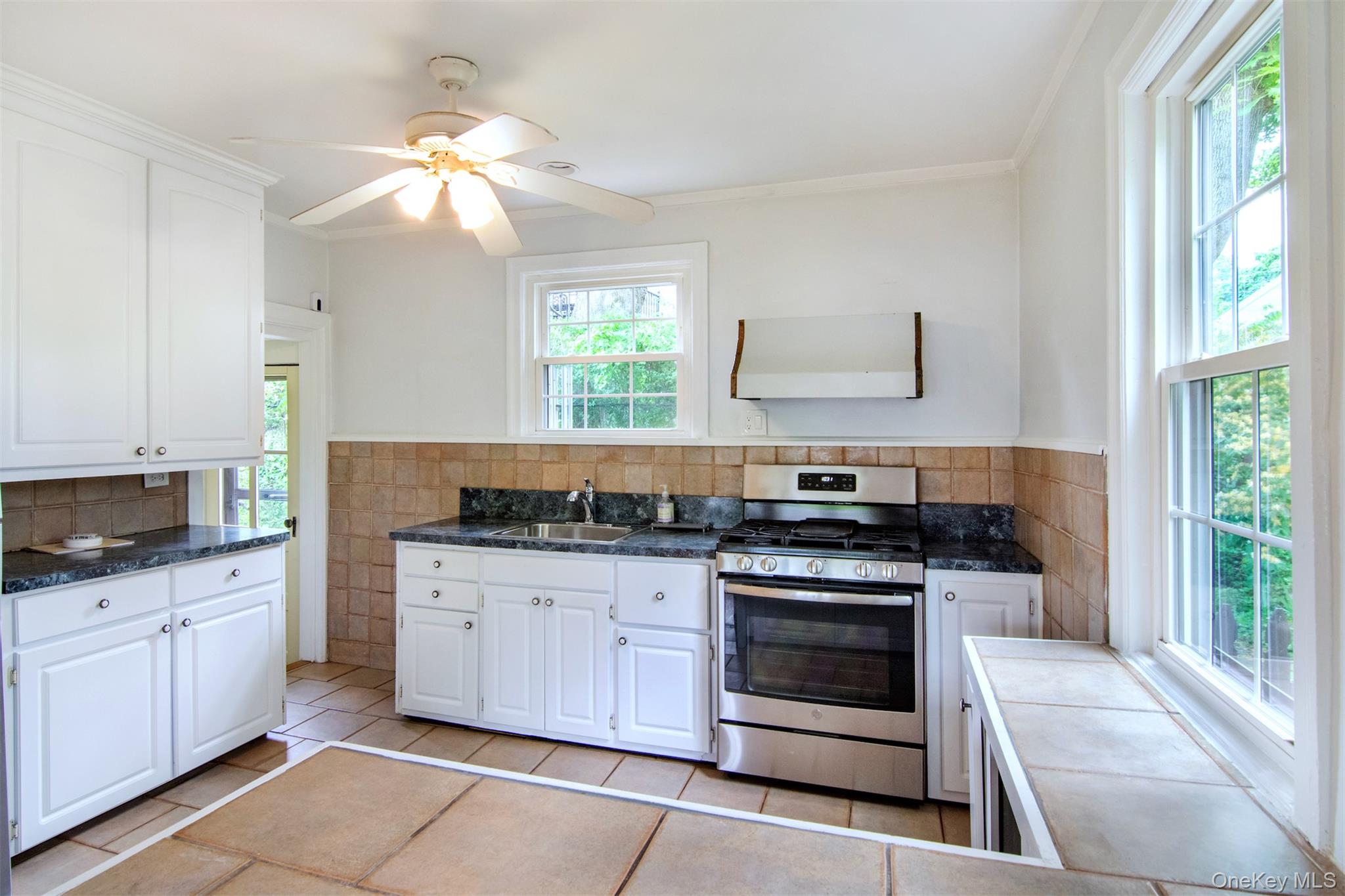 370 Scarsdale Road Property Photo 17