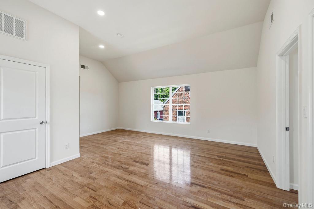 27 Wayne Avenue Property Photo 18