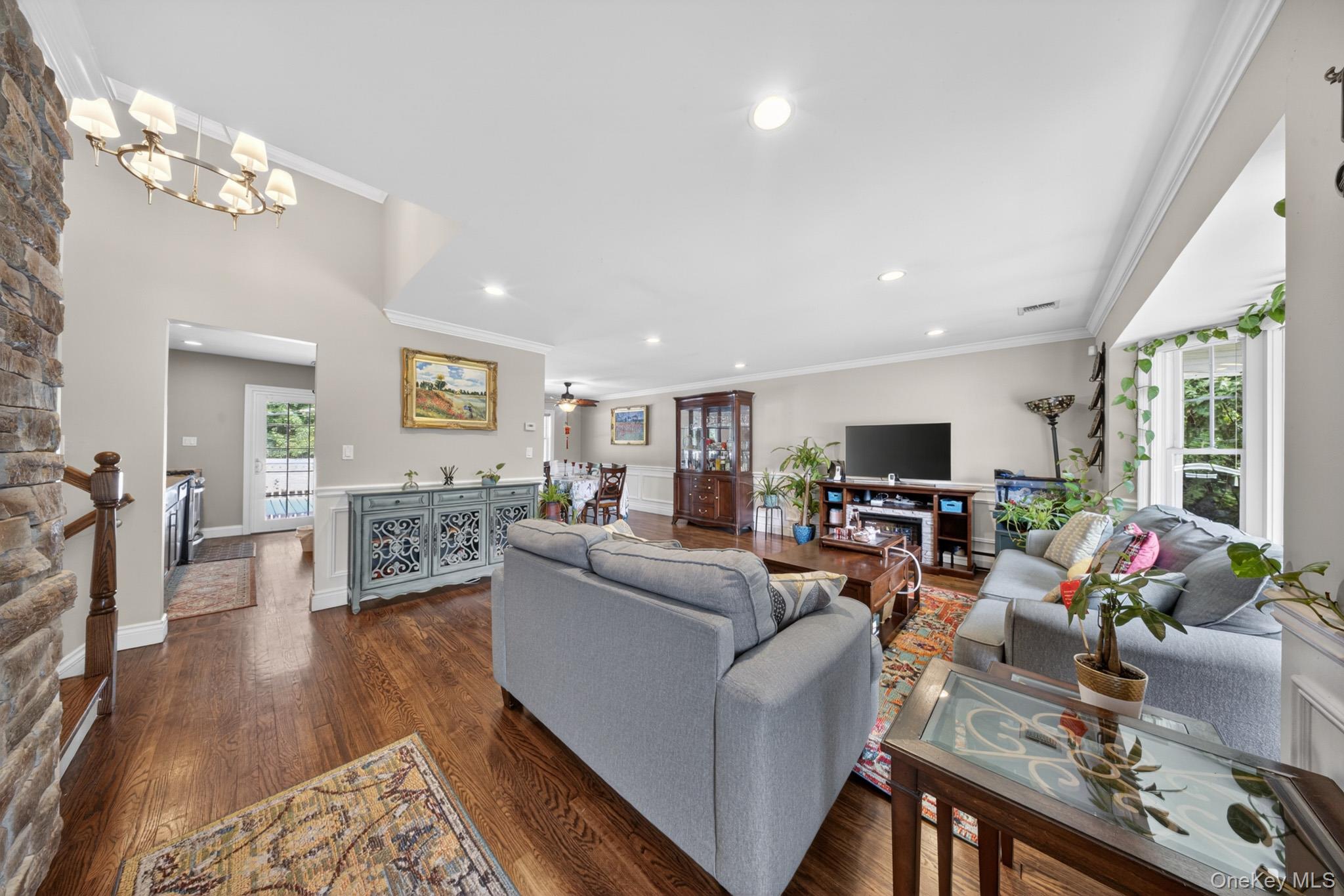 6 Holly Lane Property Photo 2