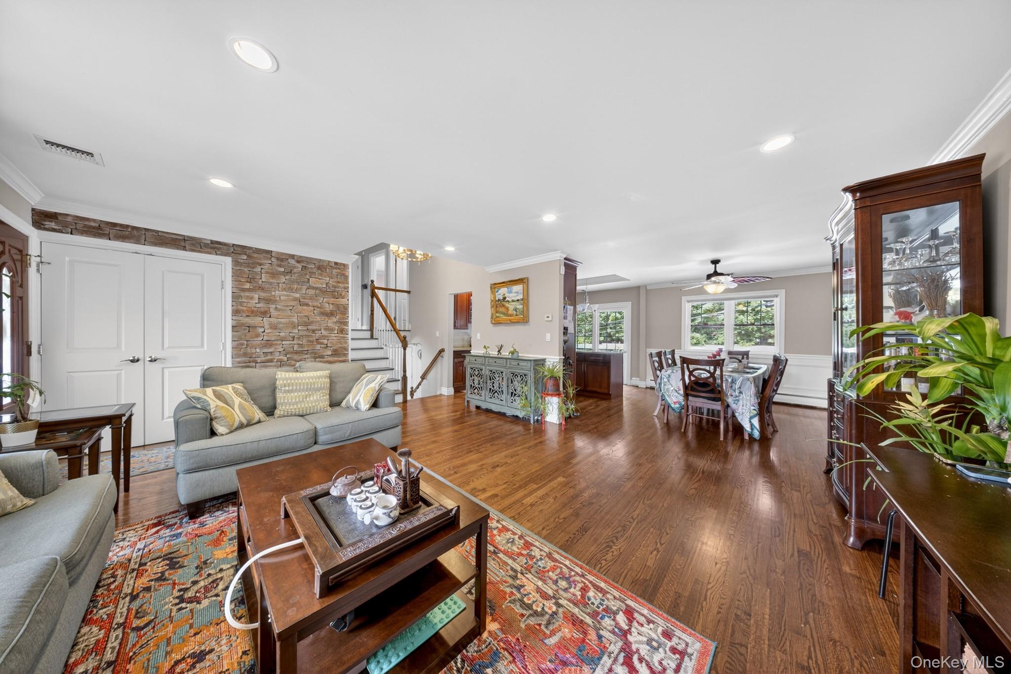 6 Holly Lane Property Photo 3