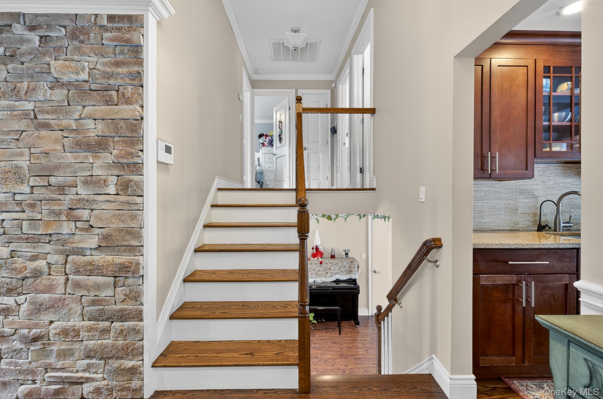 6 Holly Lane Property Photo 9