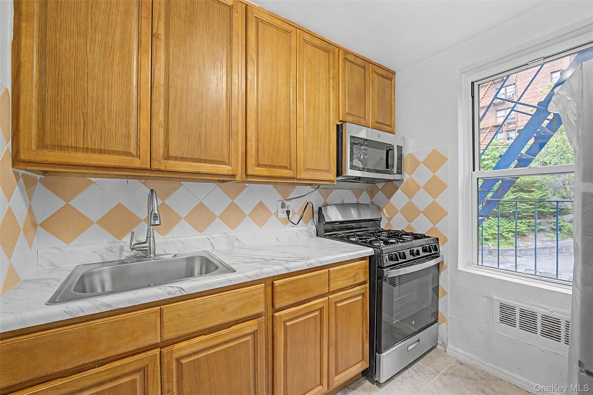 2661-63 Marion Avenue 2b Property Photo 7