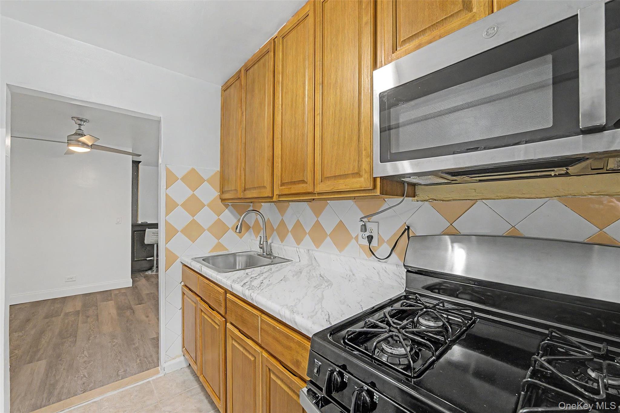 2661-63 Marion Avenue 2b Property Photo 8