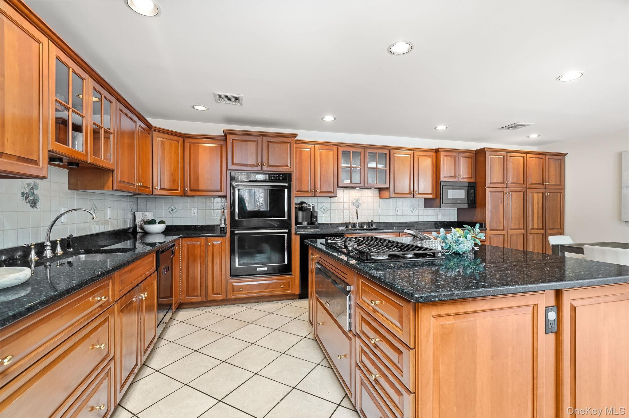 39 Lambert Lane Property Photo 11