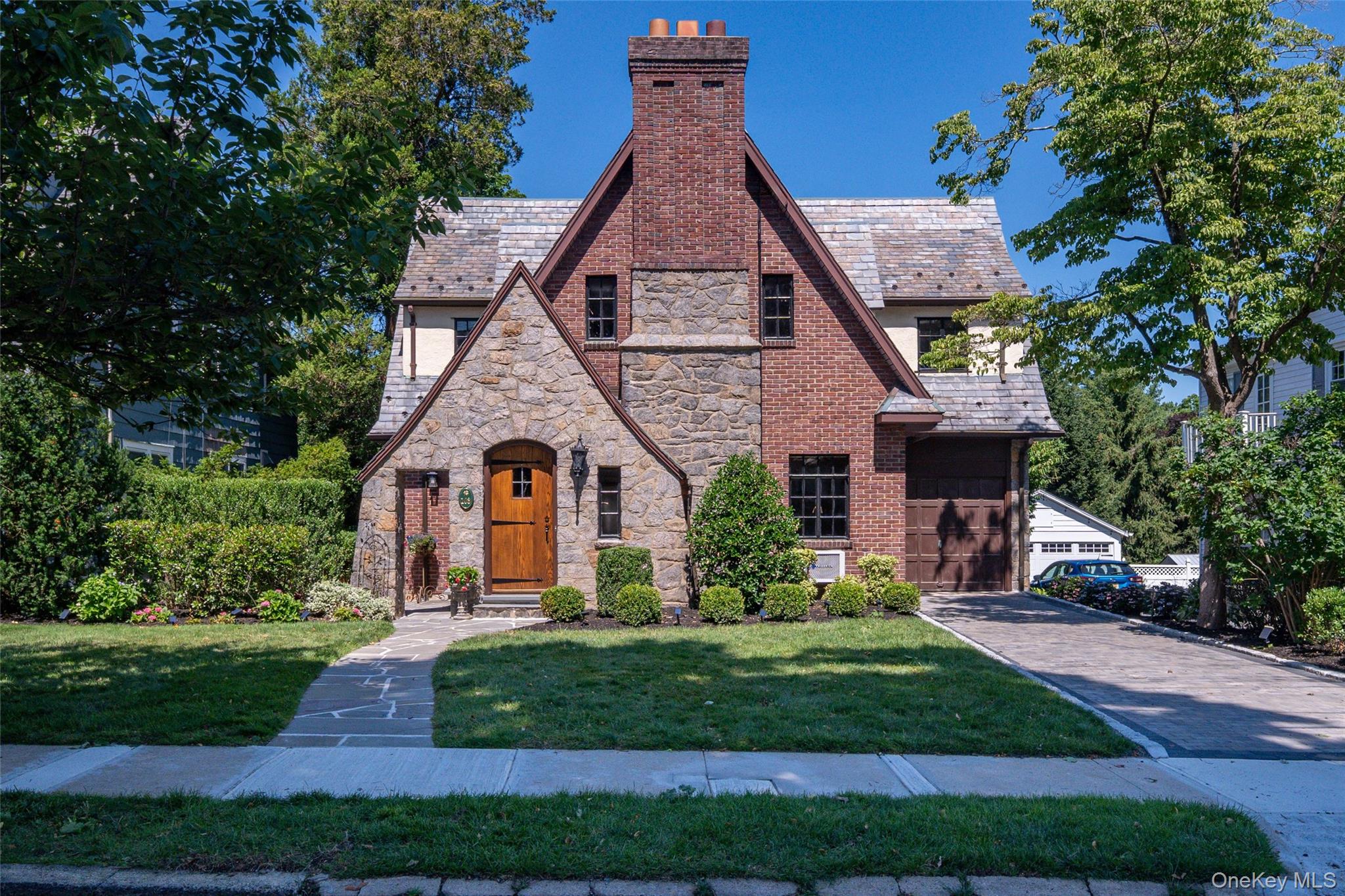 103 Manhattan Avenue Property Photo 1