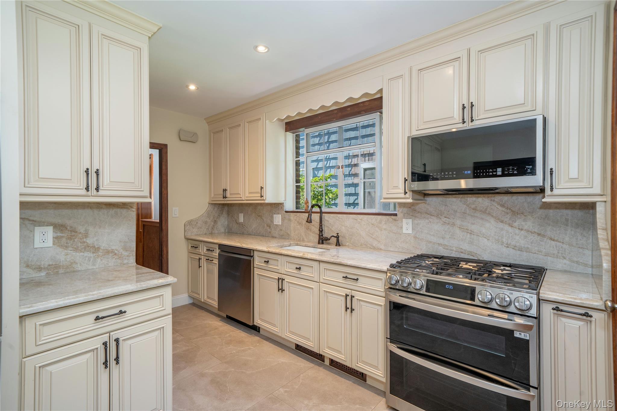 103 Manhattan Avenue Property Photo 6