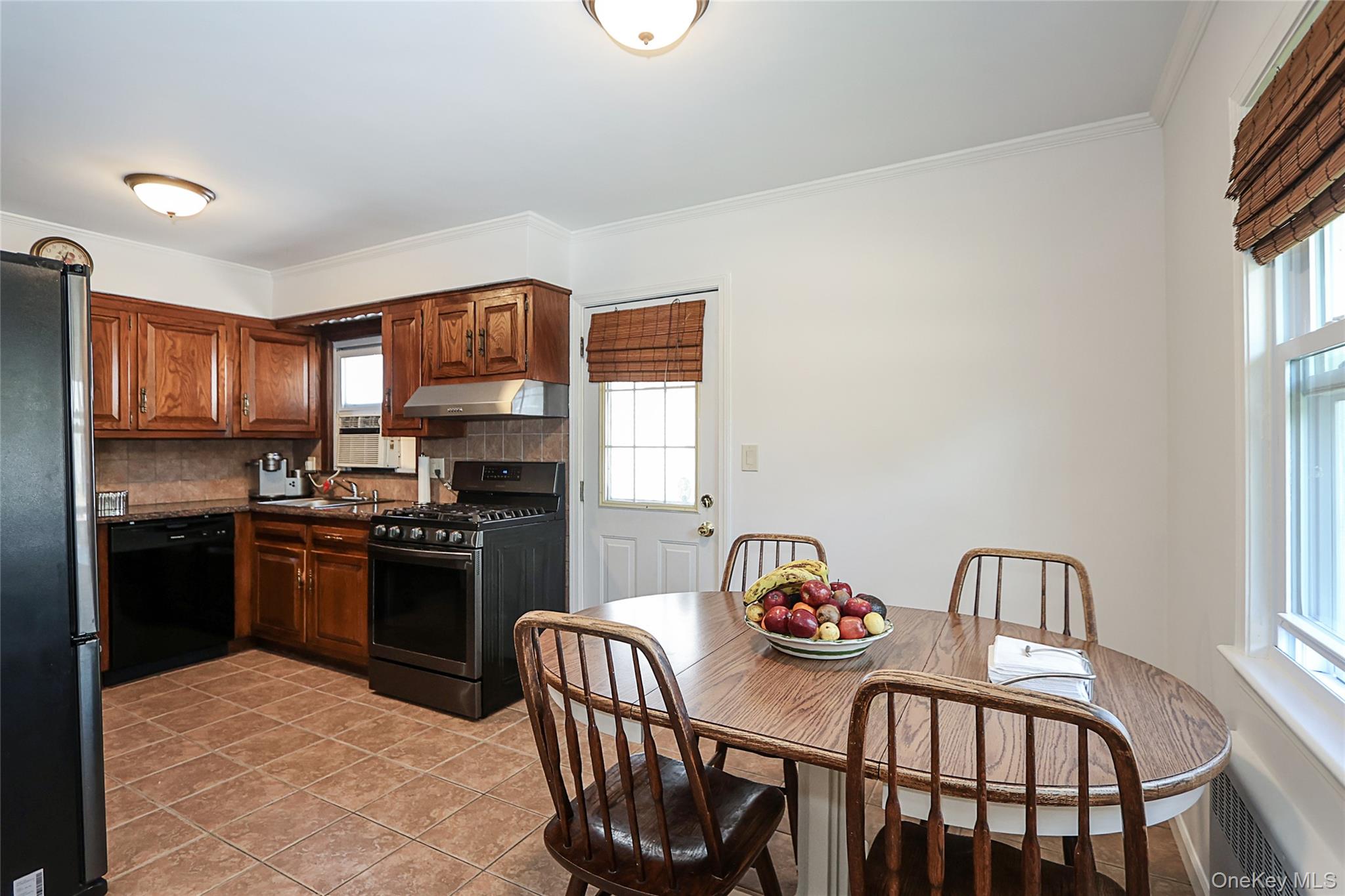 251 Mckinley Parkway Property Photo 6