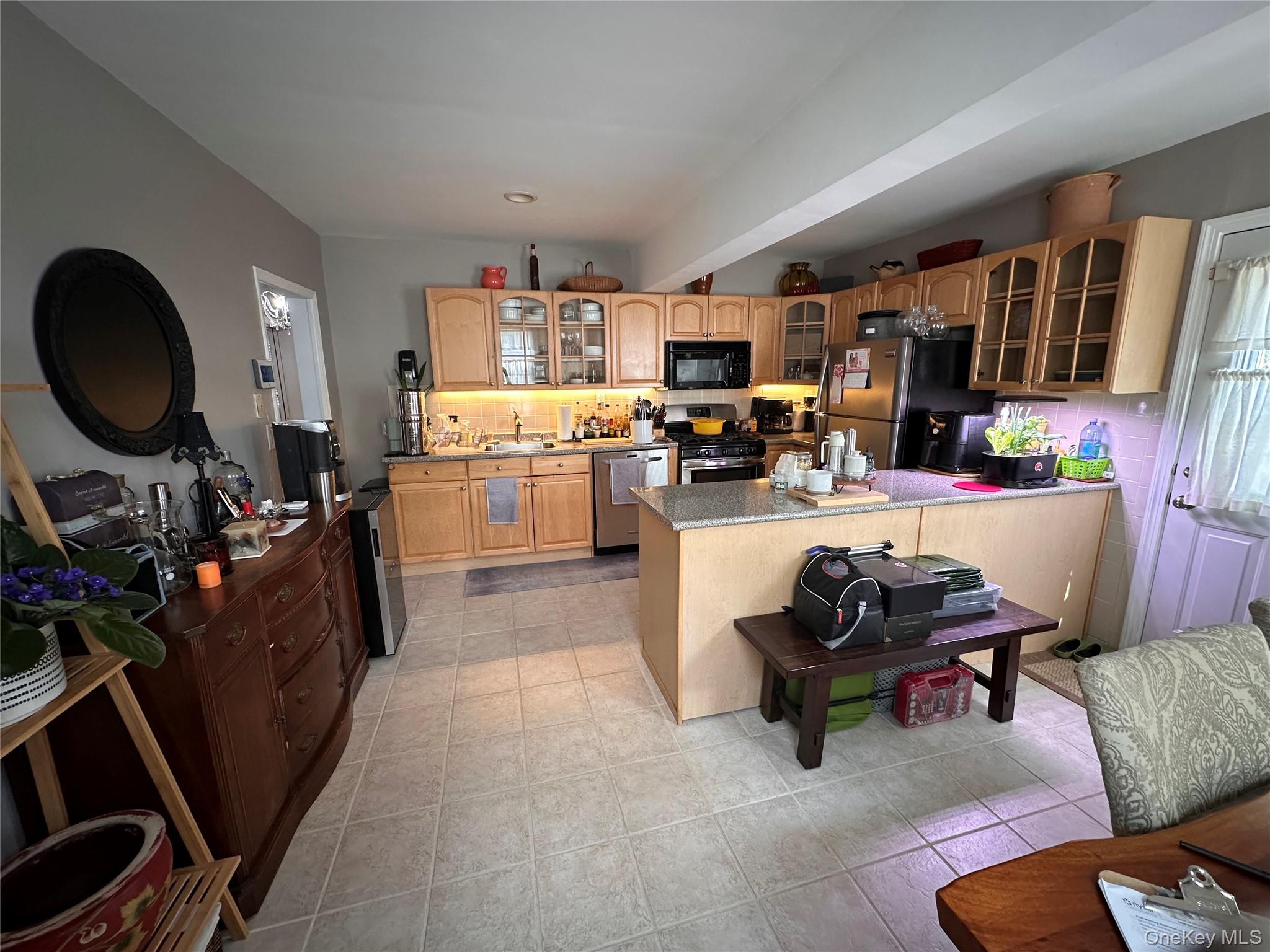 568 Irving Street Property Photo 3