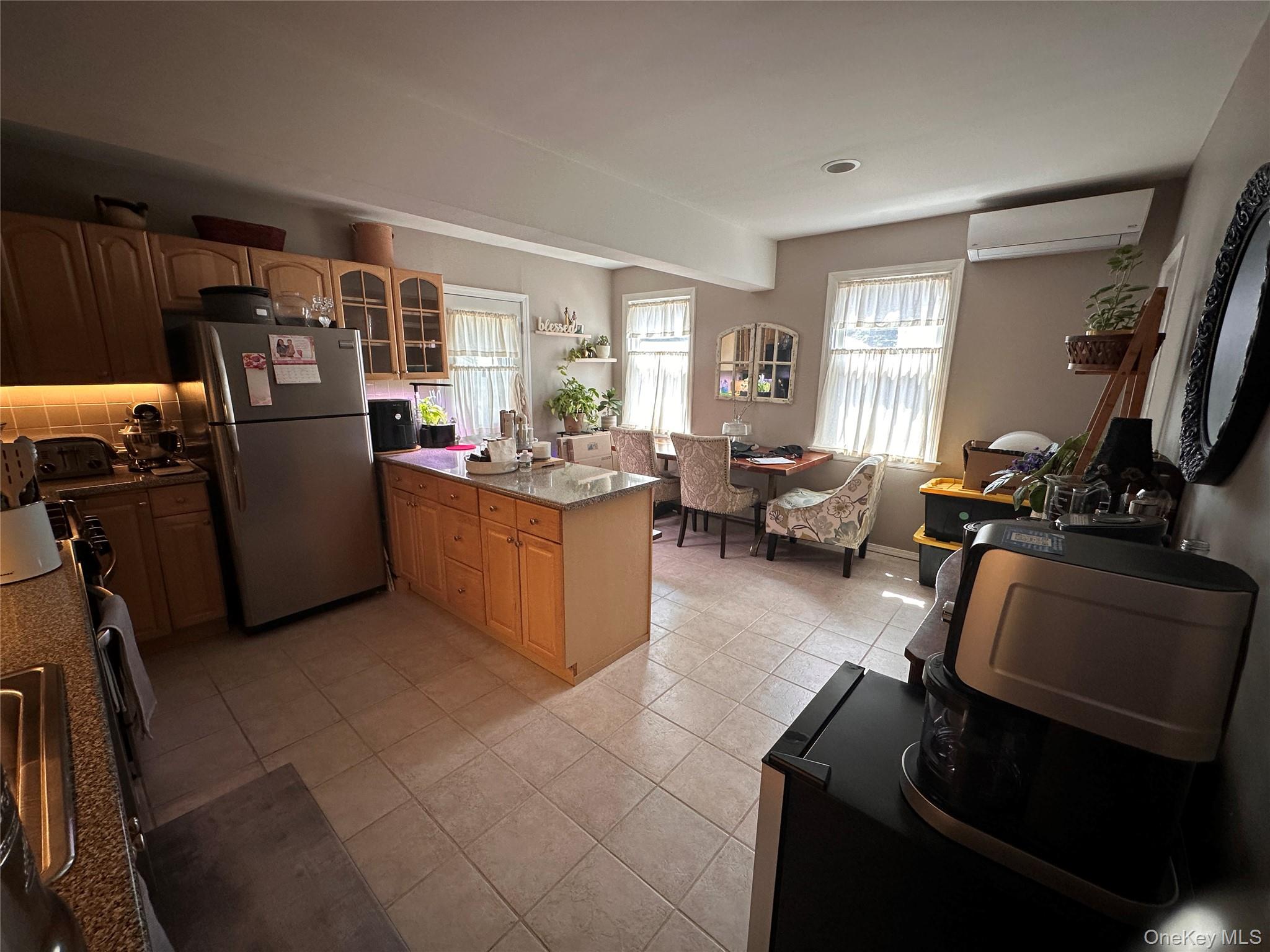 568 Irving Street Property Photo 4