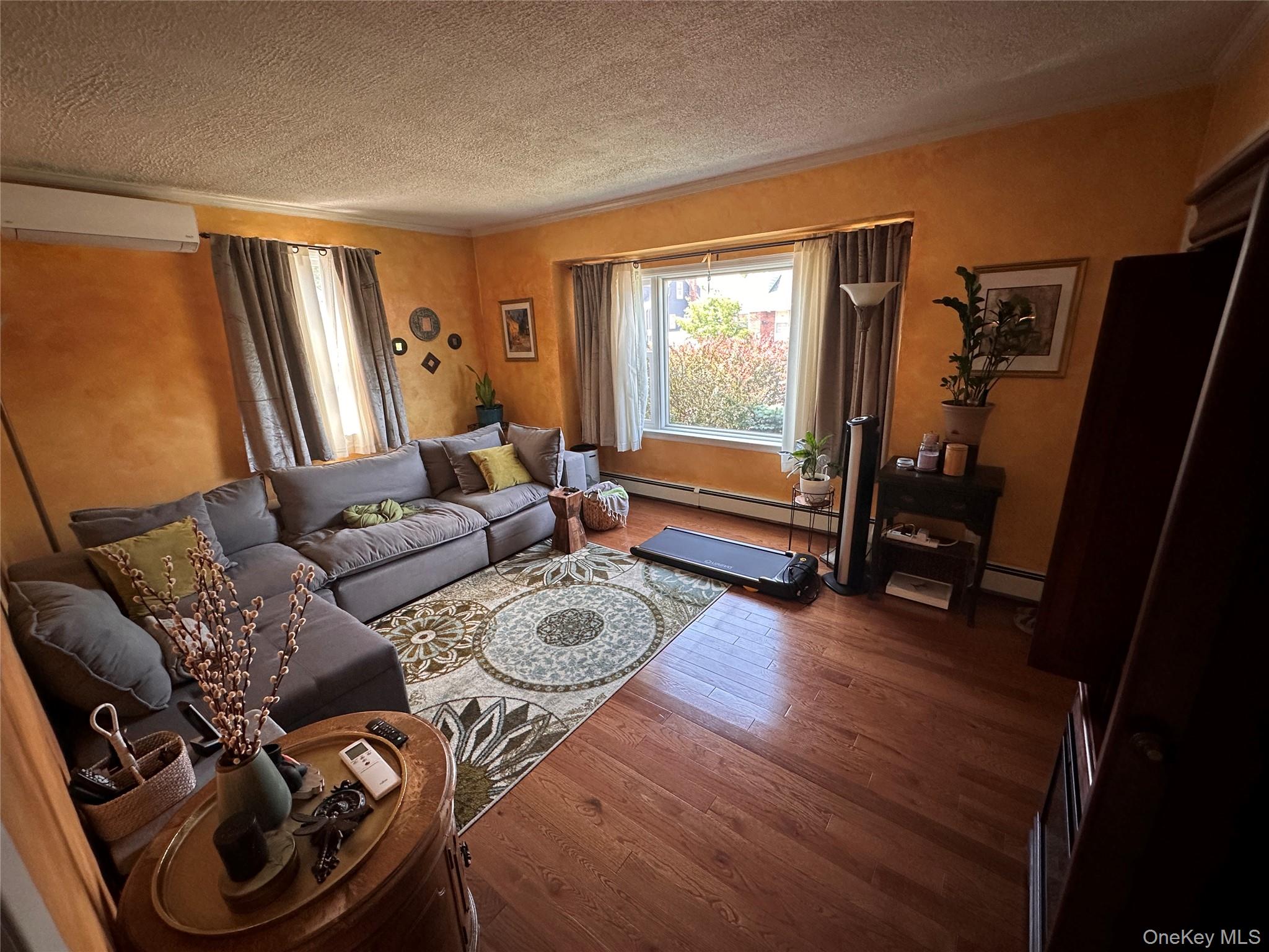 568 Irving Street Property Photo 6