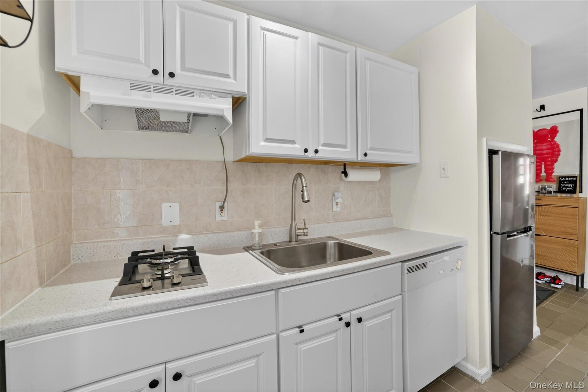 205 W Post Road E-1-o Property Photo 9