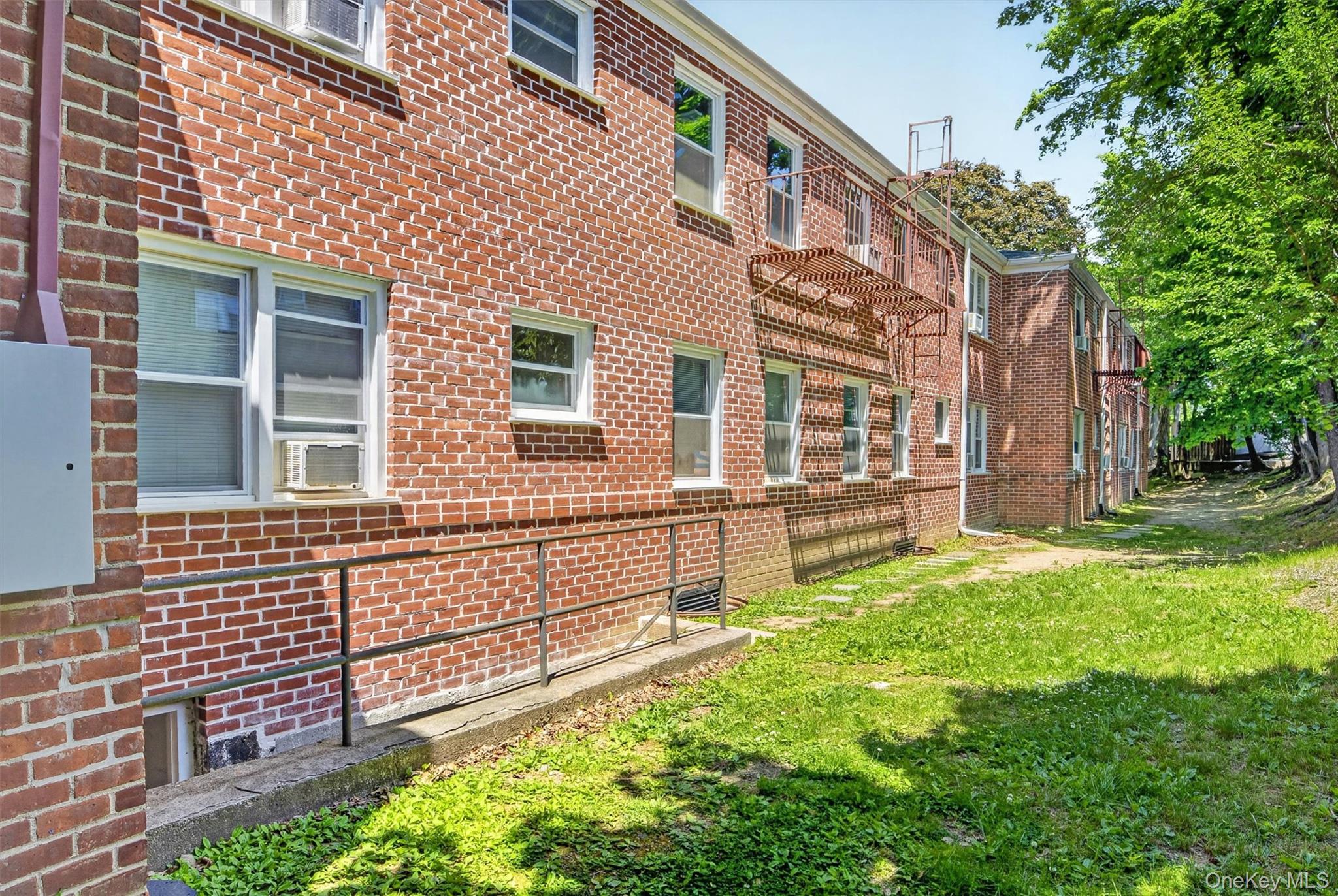 205 W Post Road E-1-o Property Photo 16