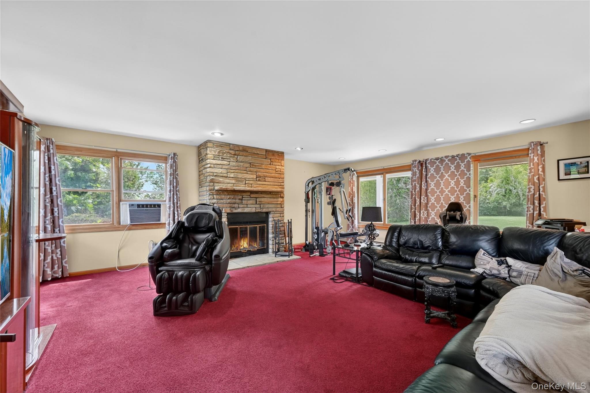 2 Grove Avenue Property Photo 5