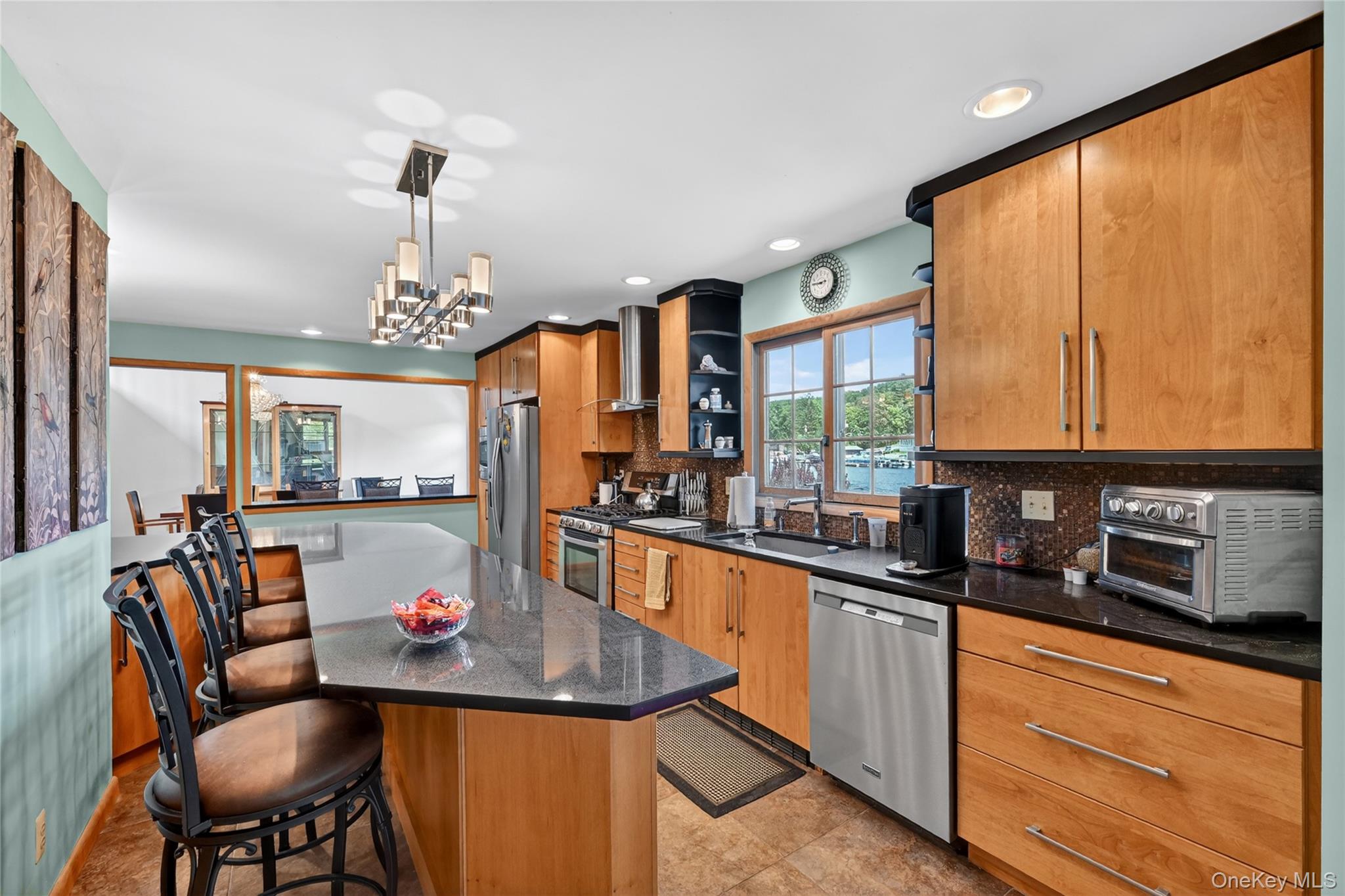 2 Grove Avenue Property Photo 6