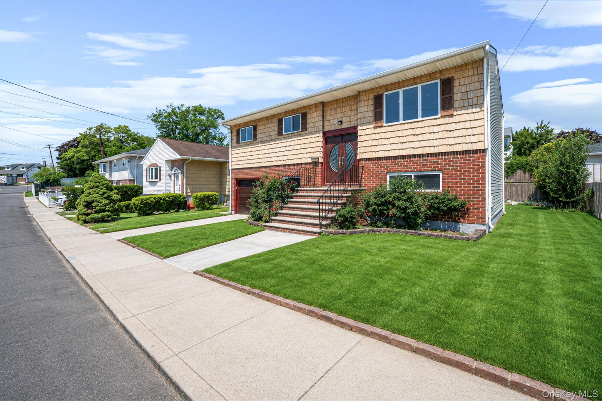 242 Roquette Avenue Property Photo 2