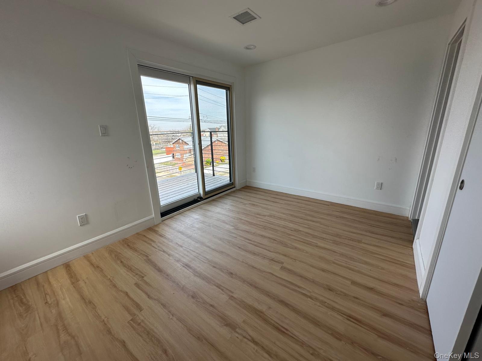 8605 Beach Channel Drive Property Photo 2