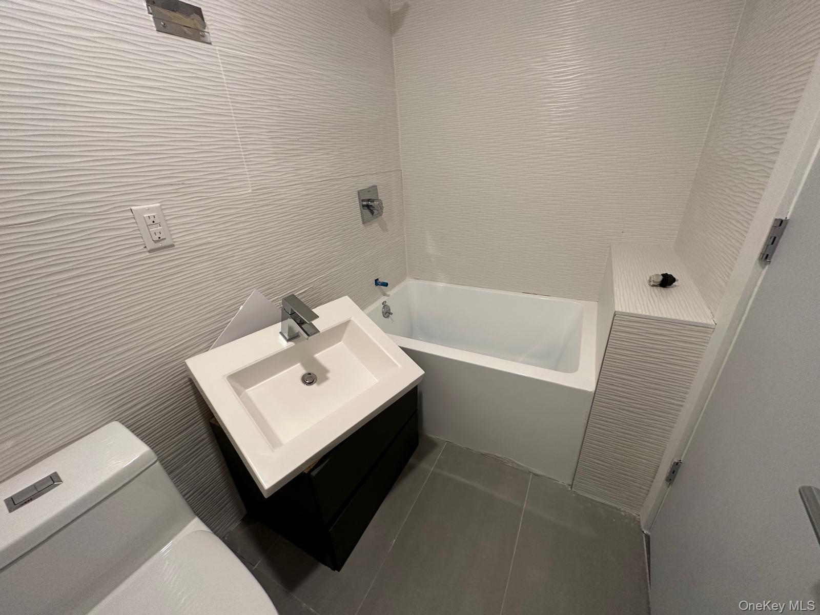 8605 Beach Channel Drive Property Photo 3