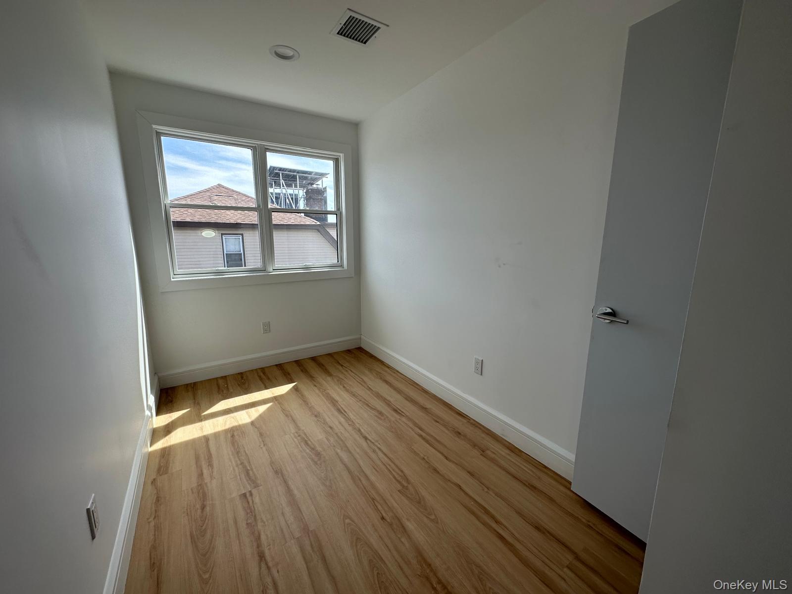 8605 Beach Channel Drive Property Photo 4