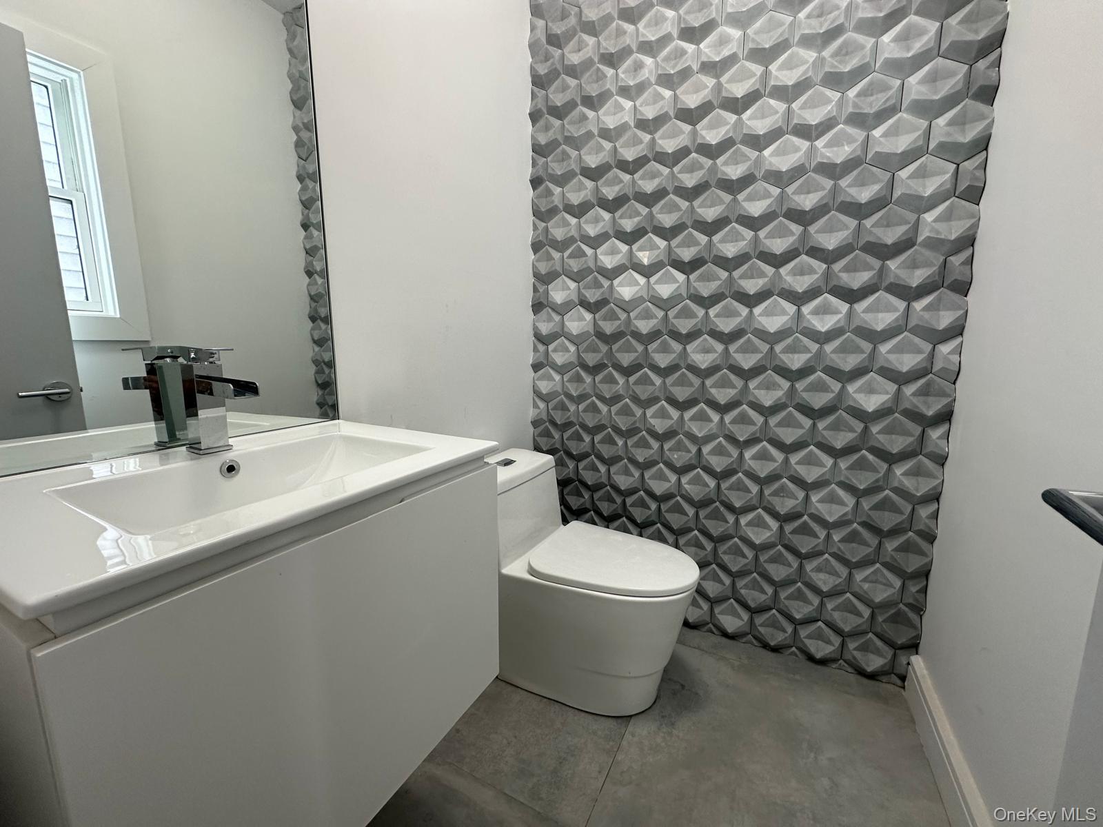 8605 Beach Channel Drive Property Photo 5
