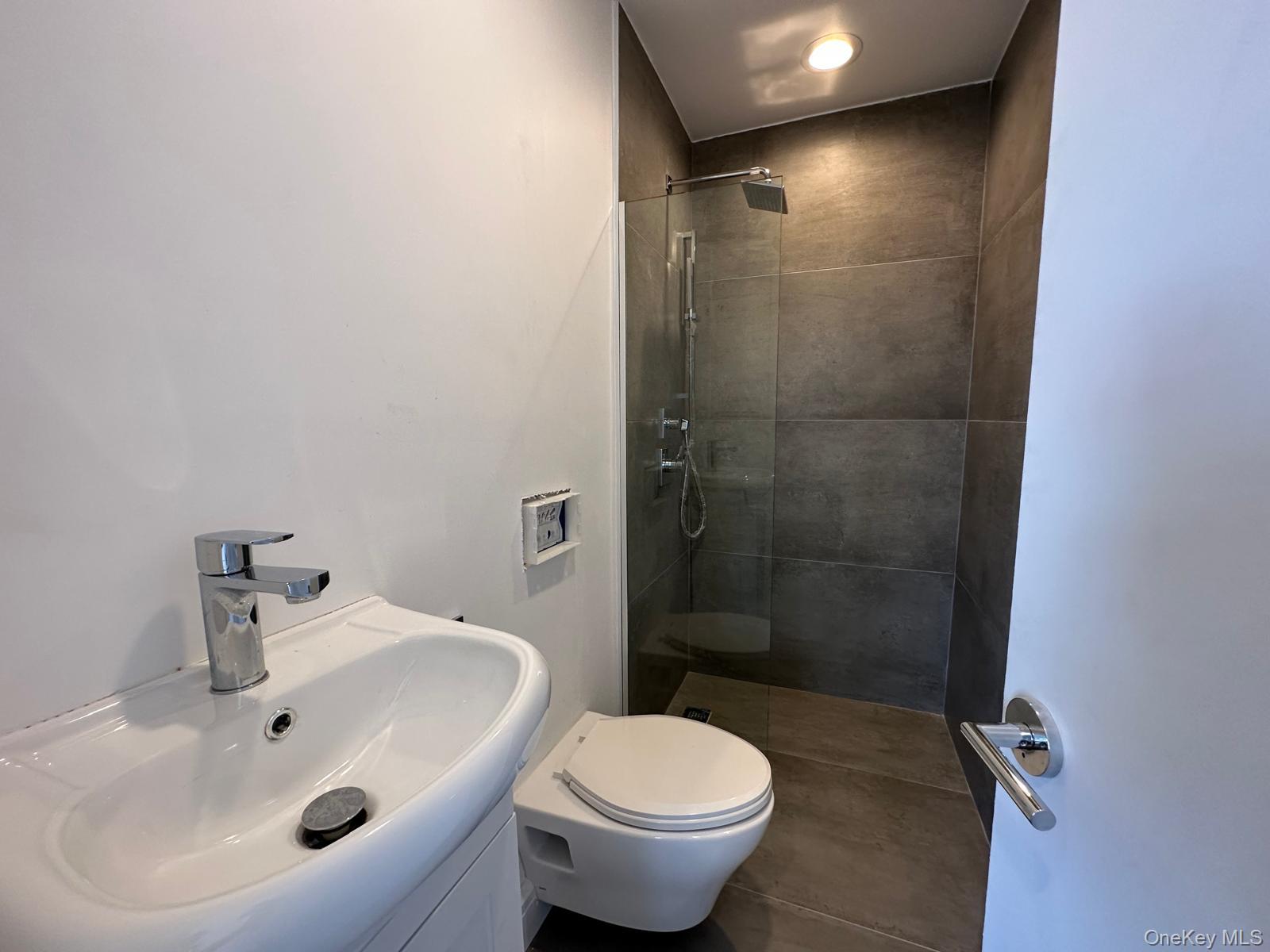 8605 Beach Channel Drive Property Photo 21