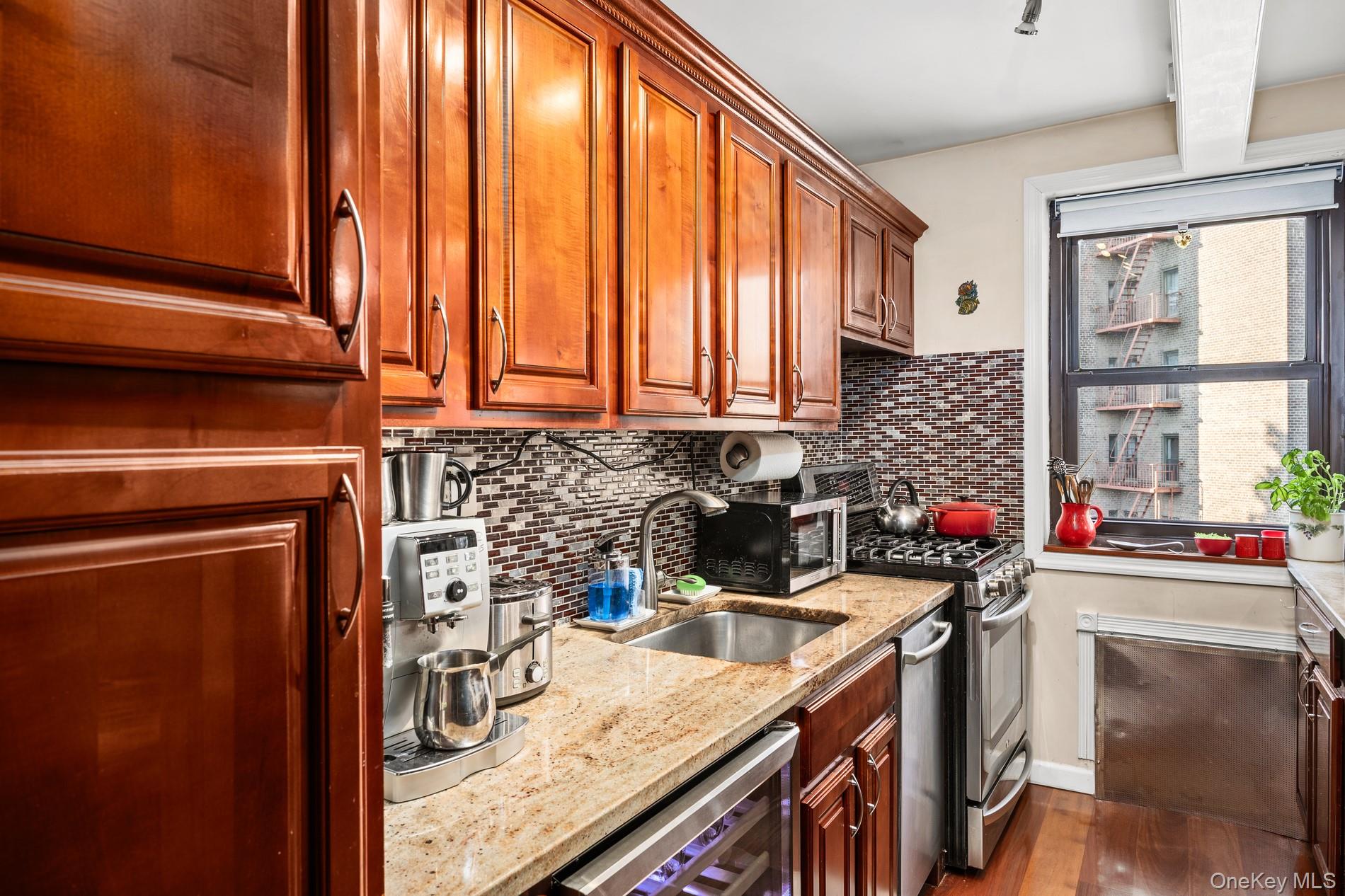 139-05 85 Drive 6e Property Photo 8