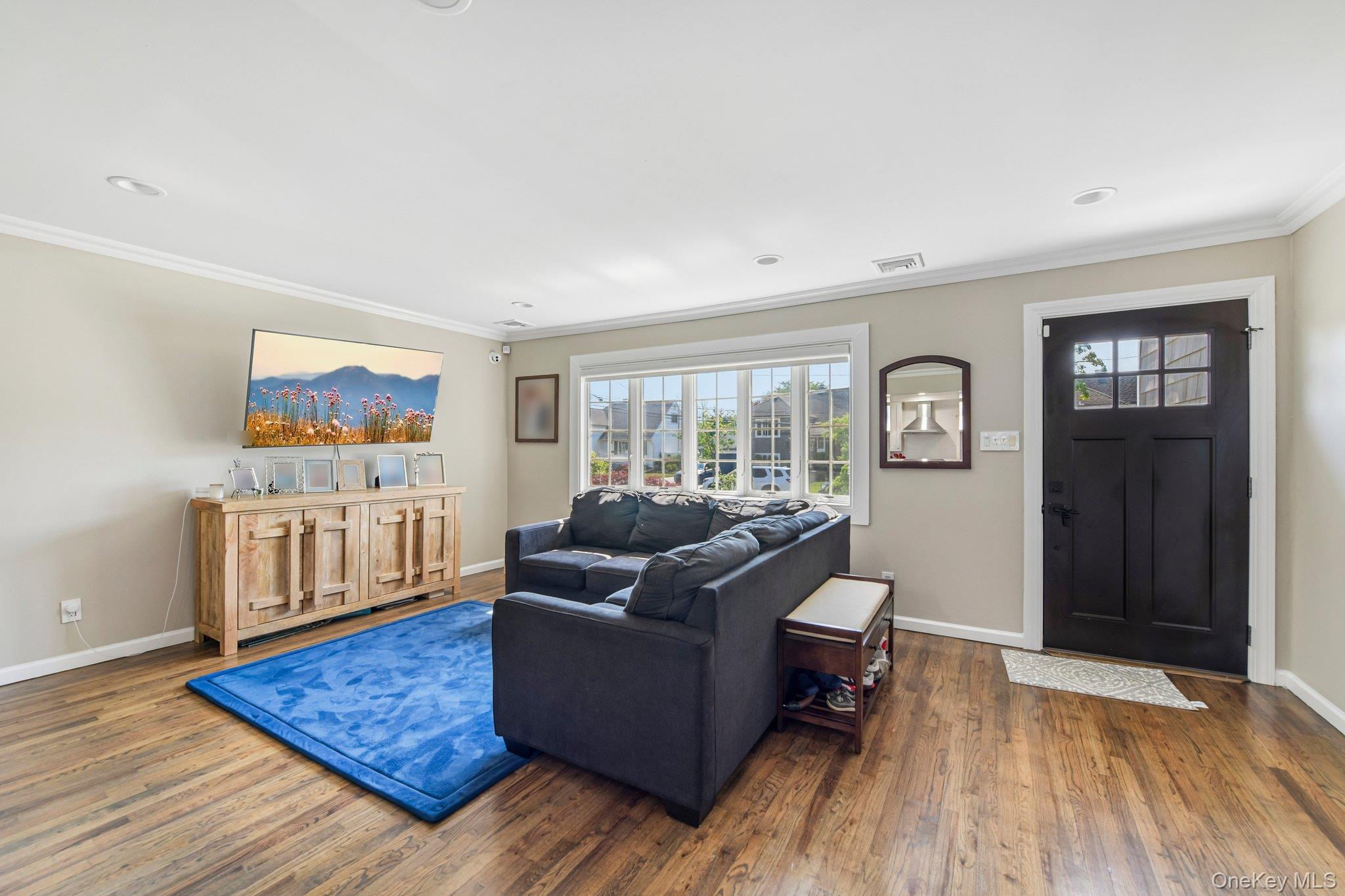 2821 Colonial Avenue Property Photo 4