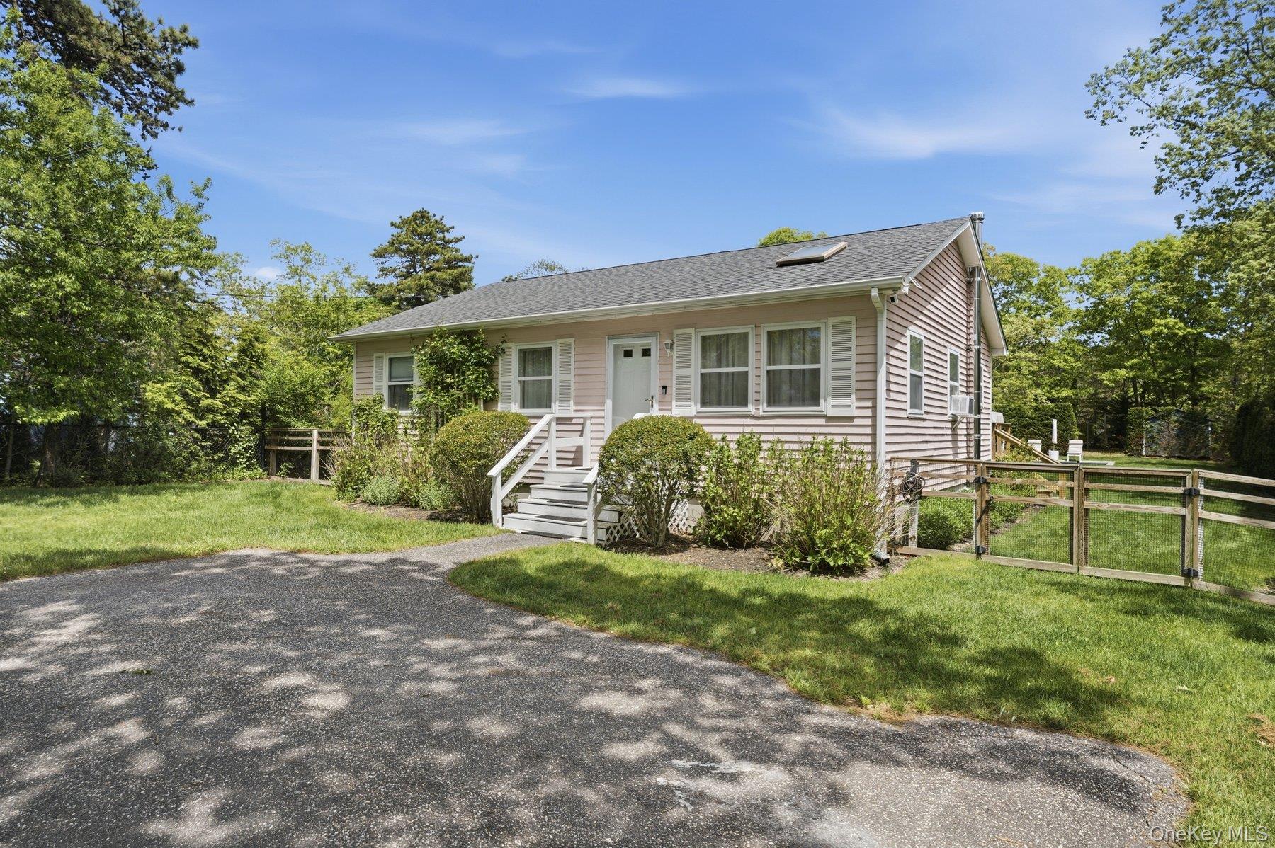 98 Peters Lane Property Photo 3