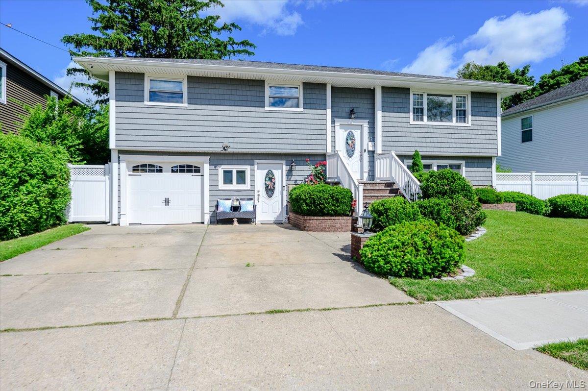 12 Northern Parkway Property Photo 2