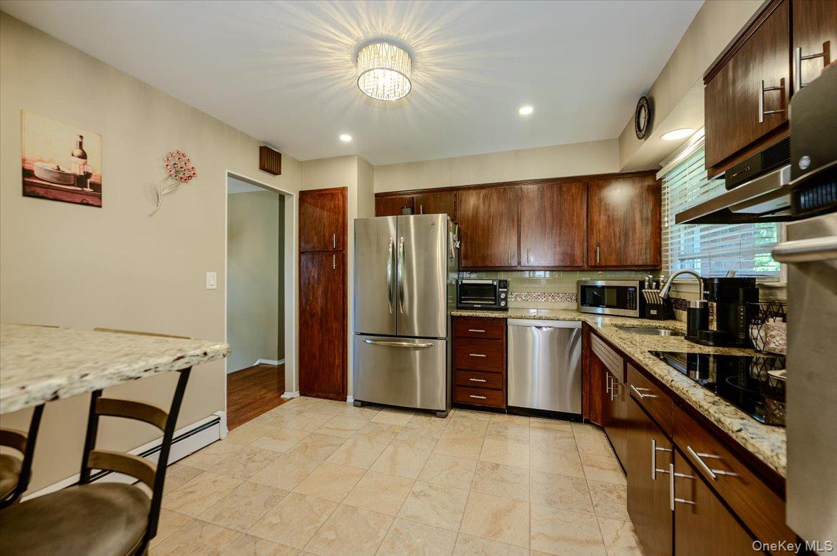 12 Northern Parkway Property Photo 4