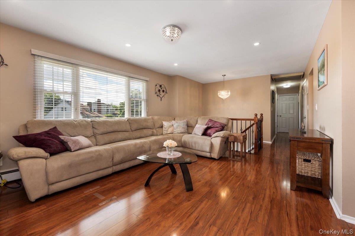 12 Northern Parkway Property Photo 6