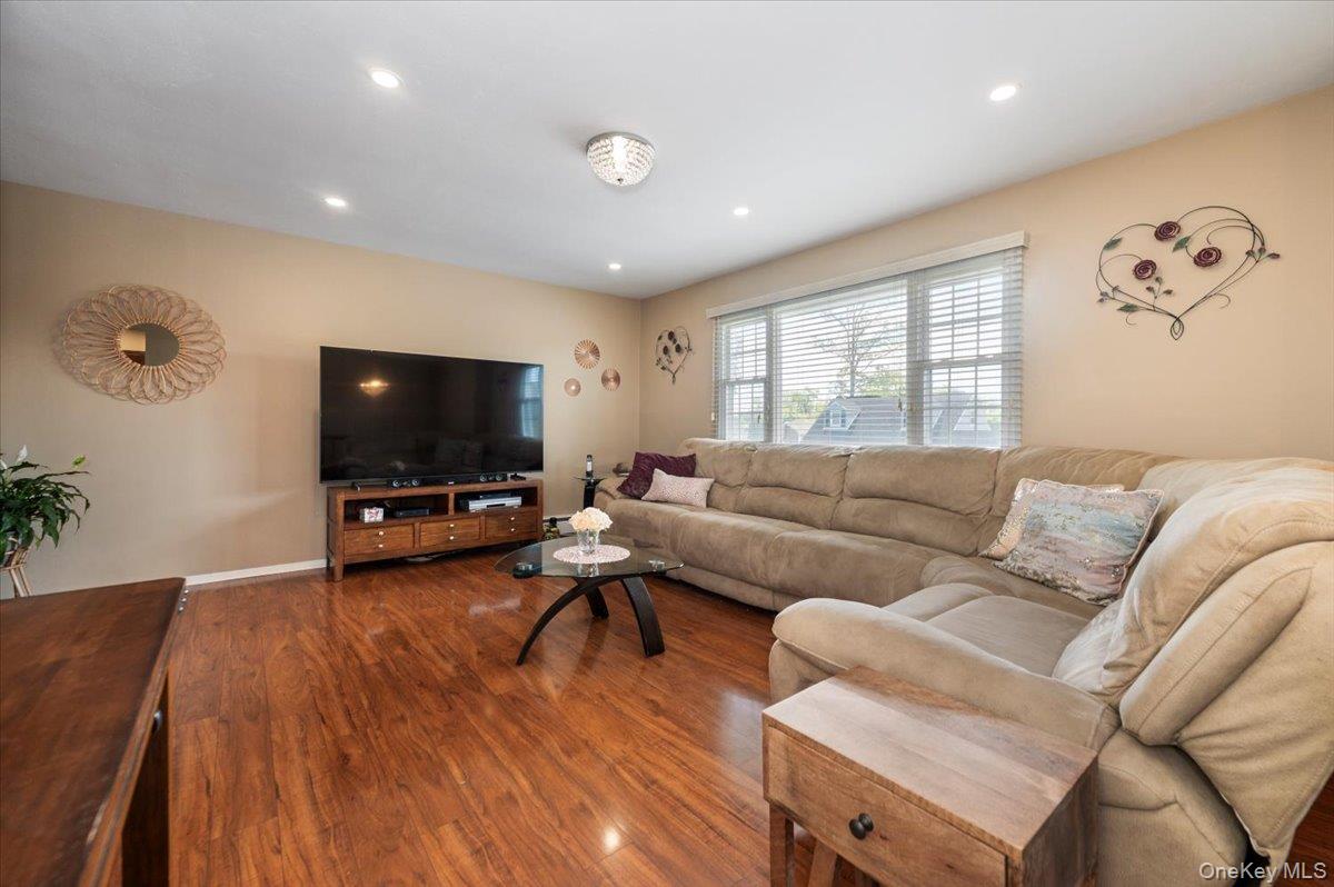 12 Northern Parkway Property Photo 8