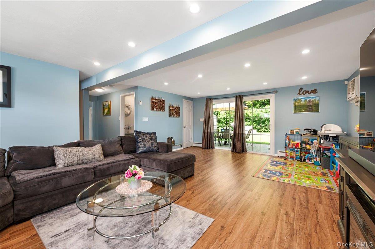 12 Northern Parkway Property Photo 15