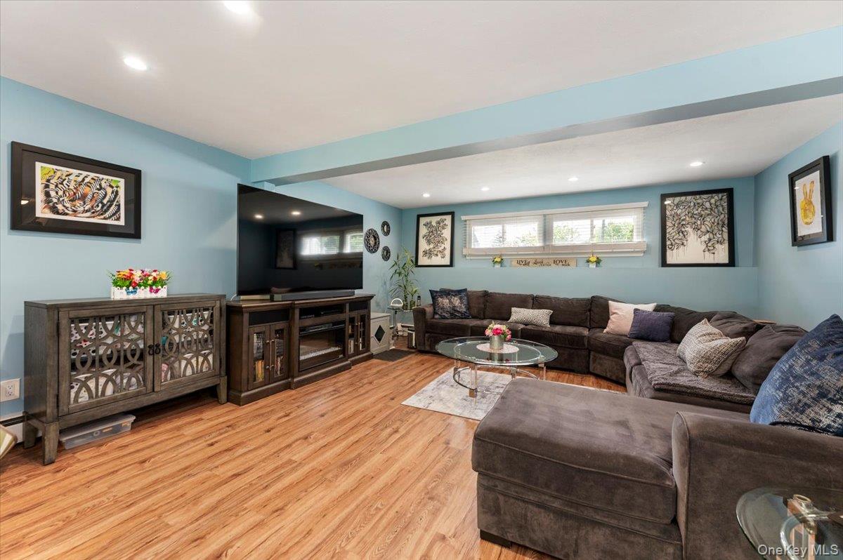 12 Northern Parkway Property Photo 16