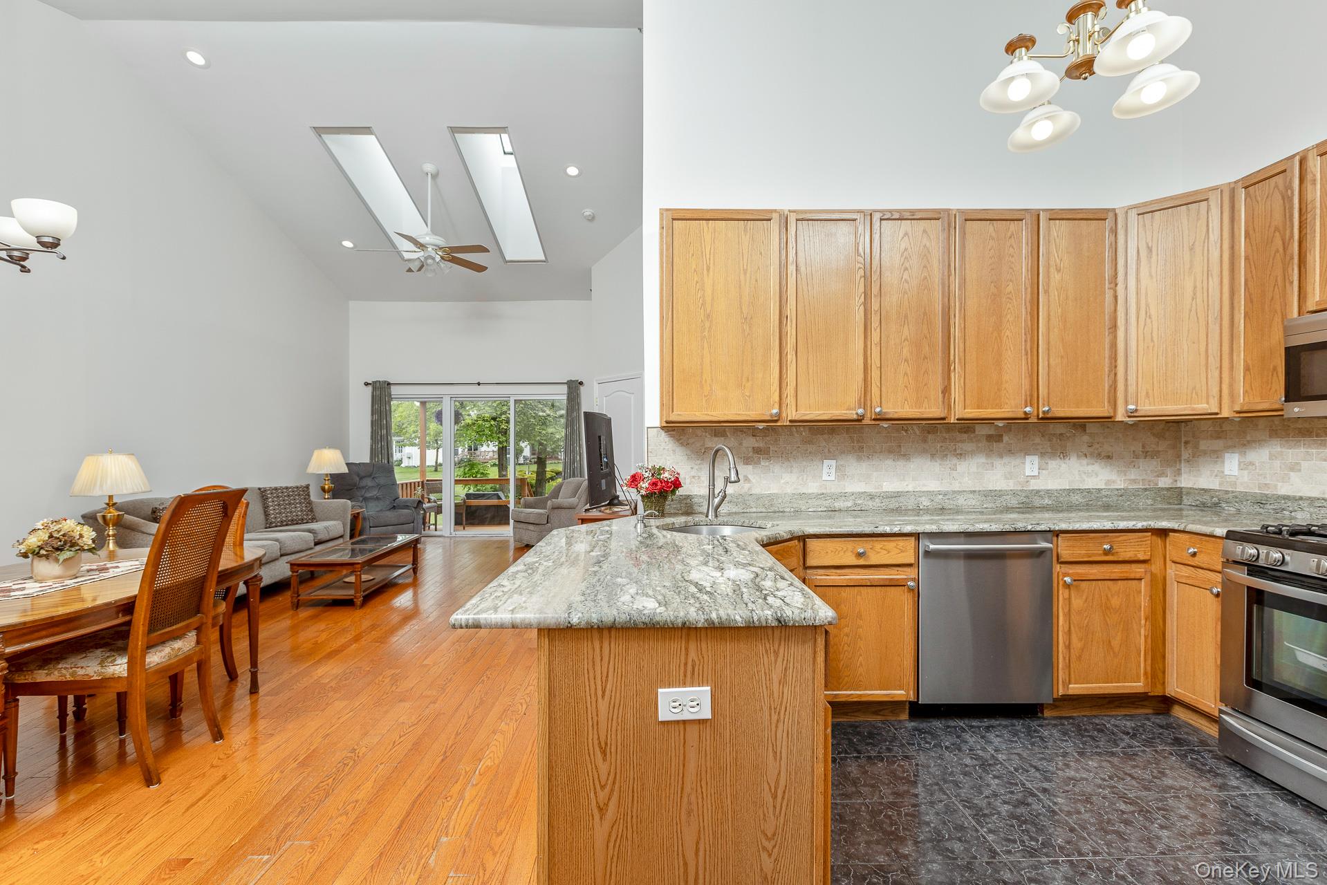 2105 Nicole Drive Property Photo 5