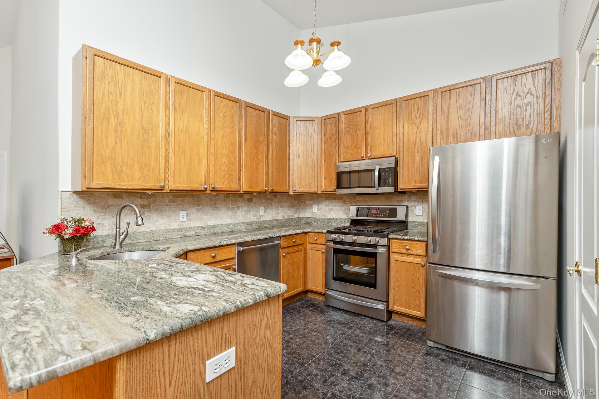 2105 Nicole Drive Property Photo 6