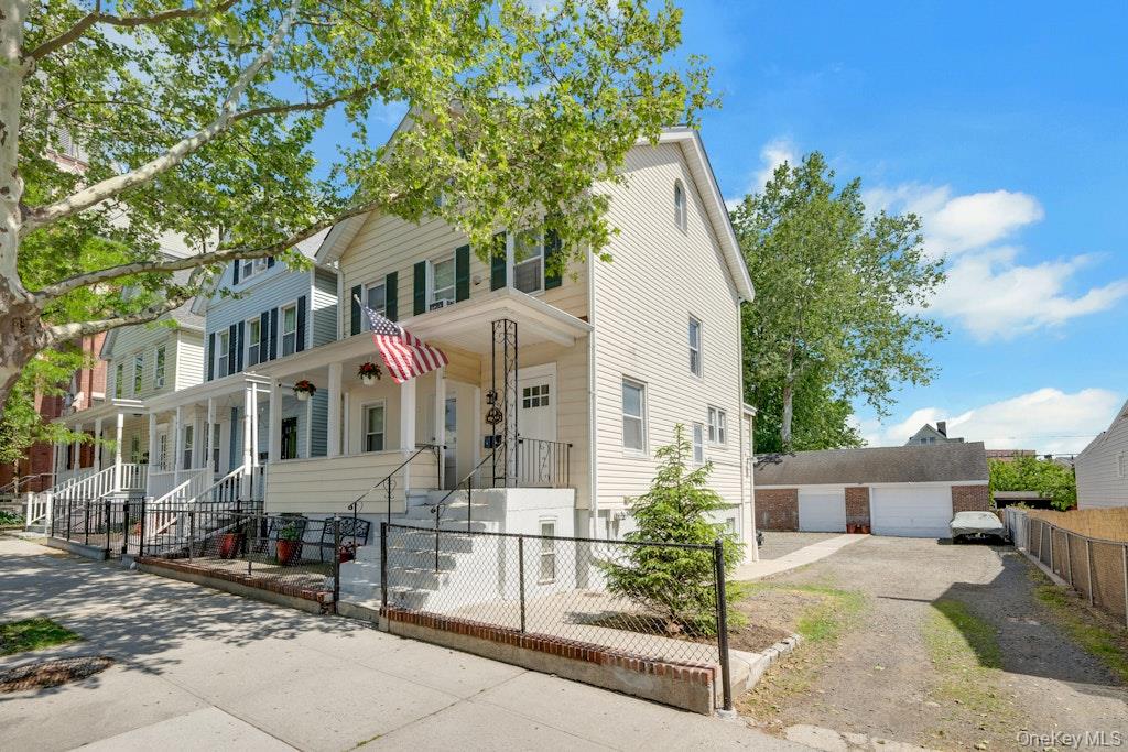 144 Beekman Avenue Property Photo 3