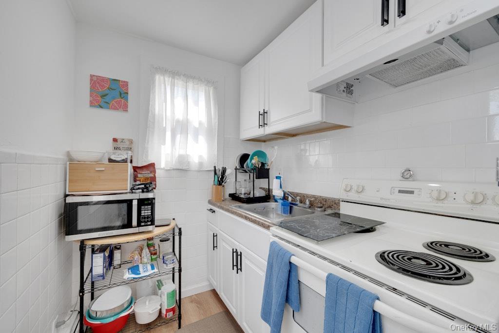 144 Beekman Avenue Property Photo 10