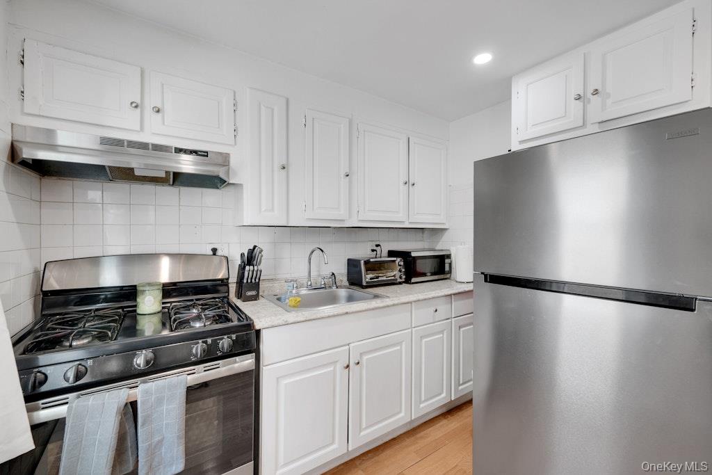 144 Beekman Avenue Property Photo 19