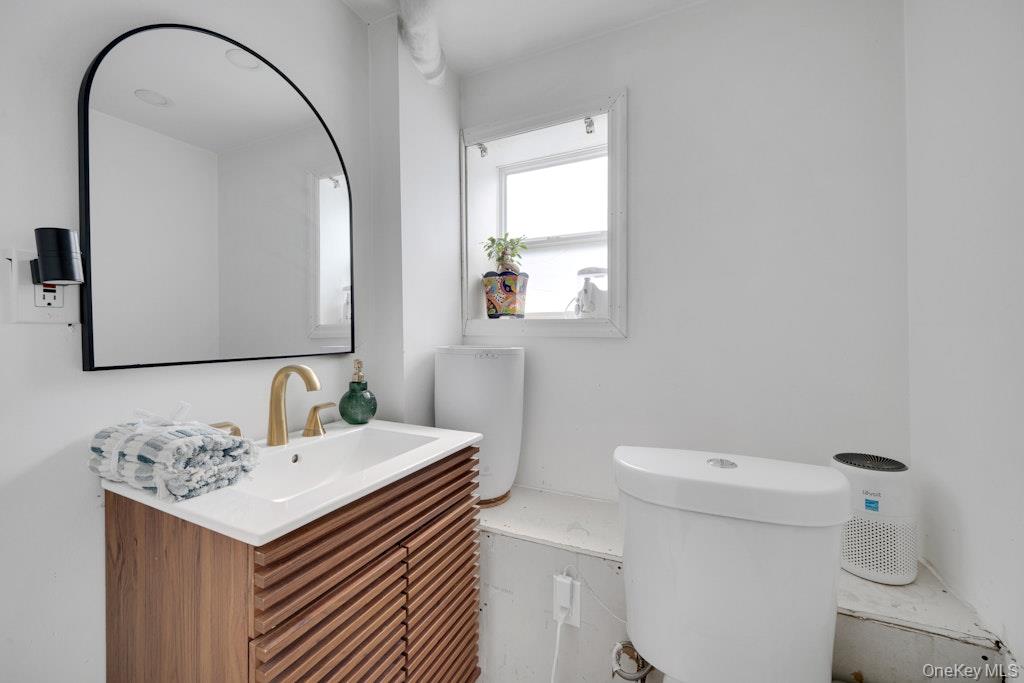 144 Beekman Avenue Property Photo 35