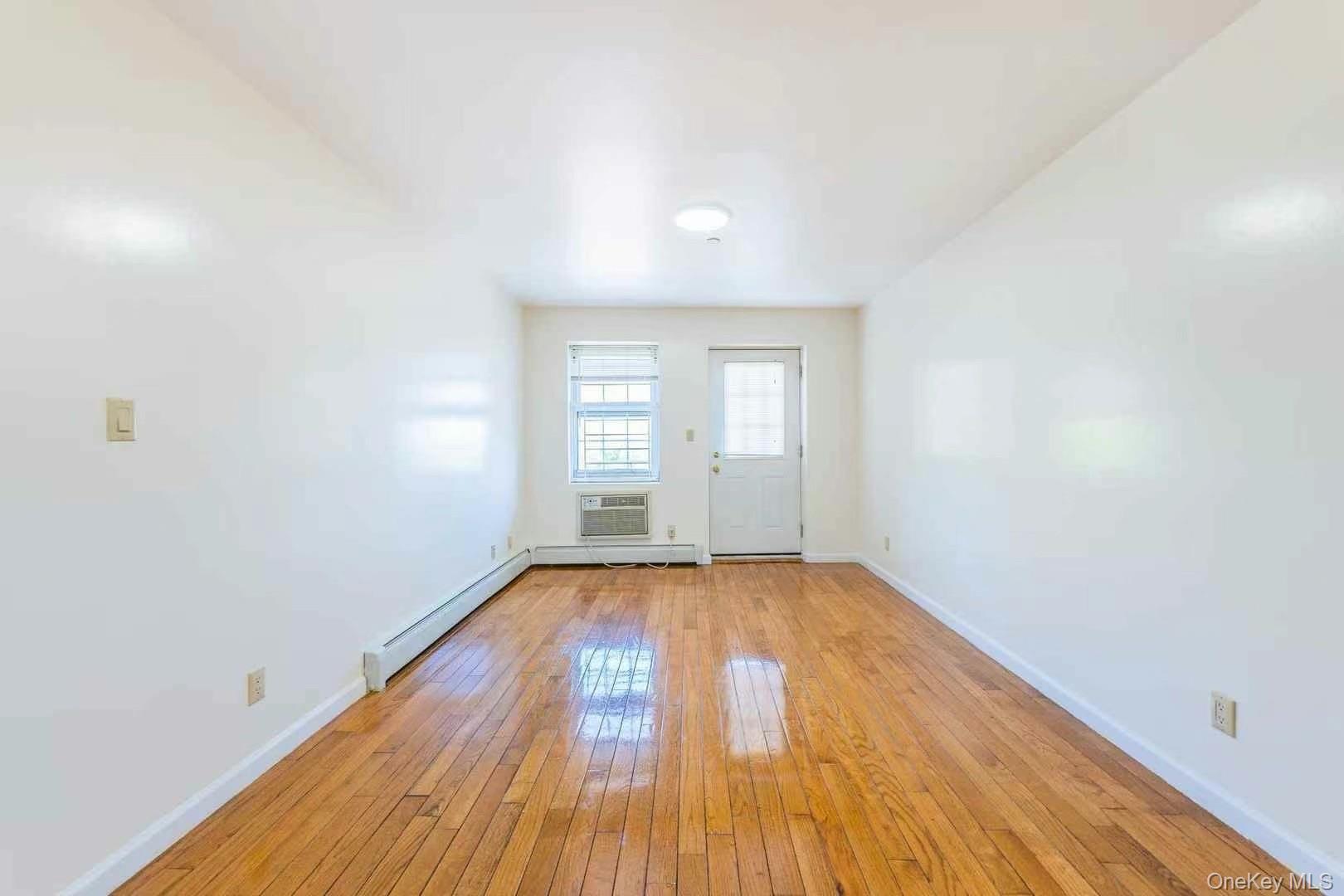 35-06 Leavitt Street 6c Property Photo 3