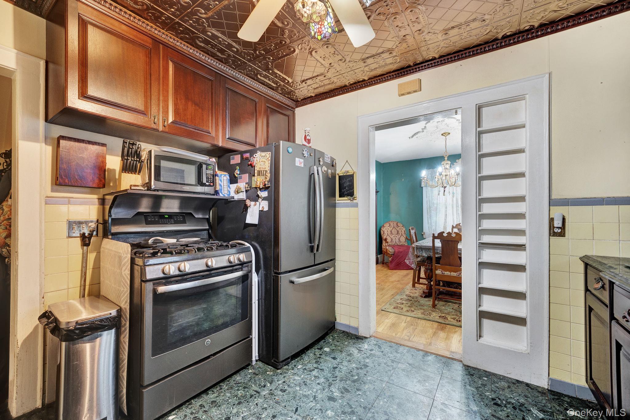 31 Roosevelt Avenue Property Photo 16