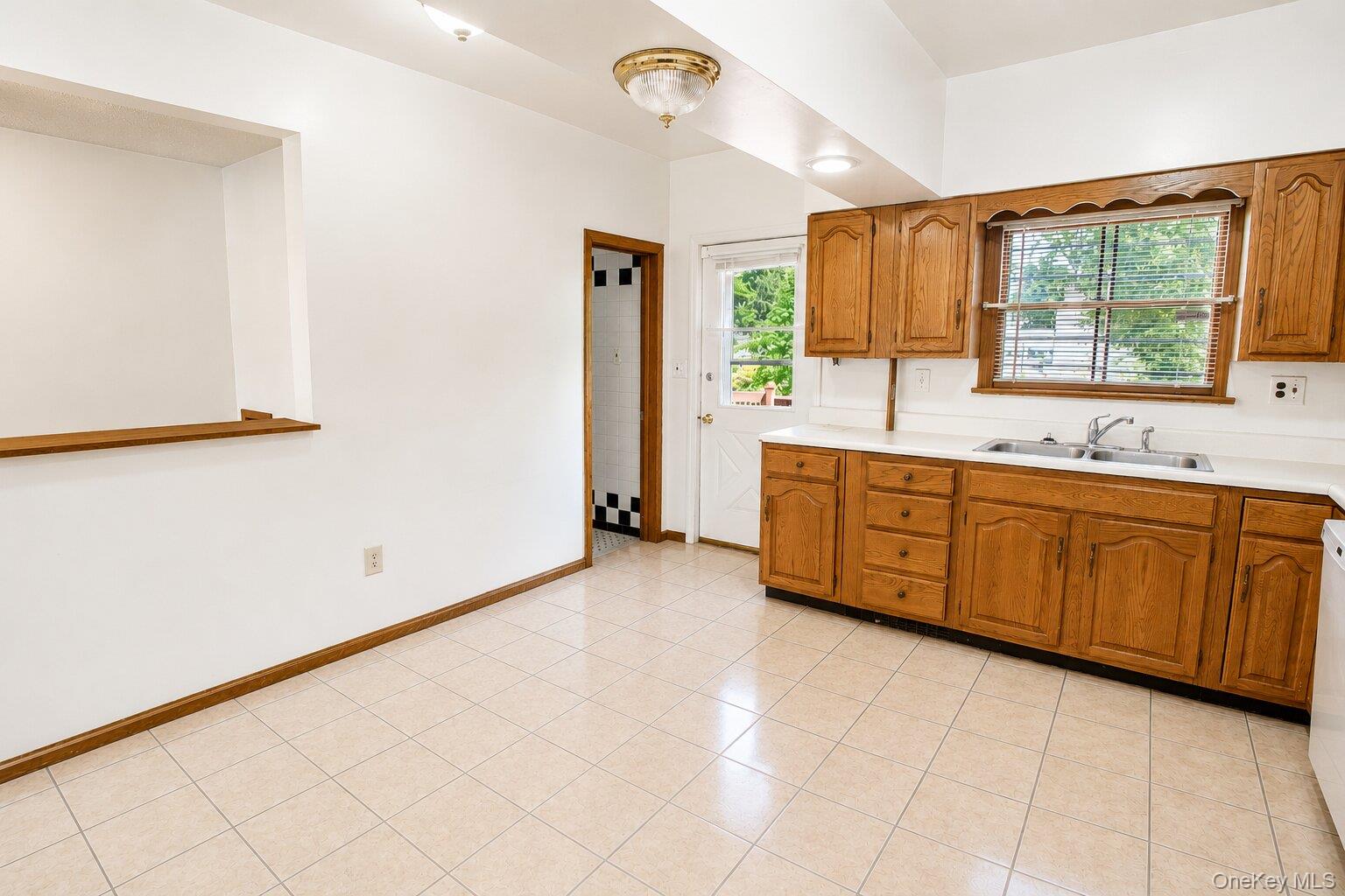 32 Hasbrouck Street Property Photo 16