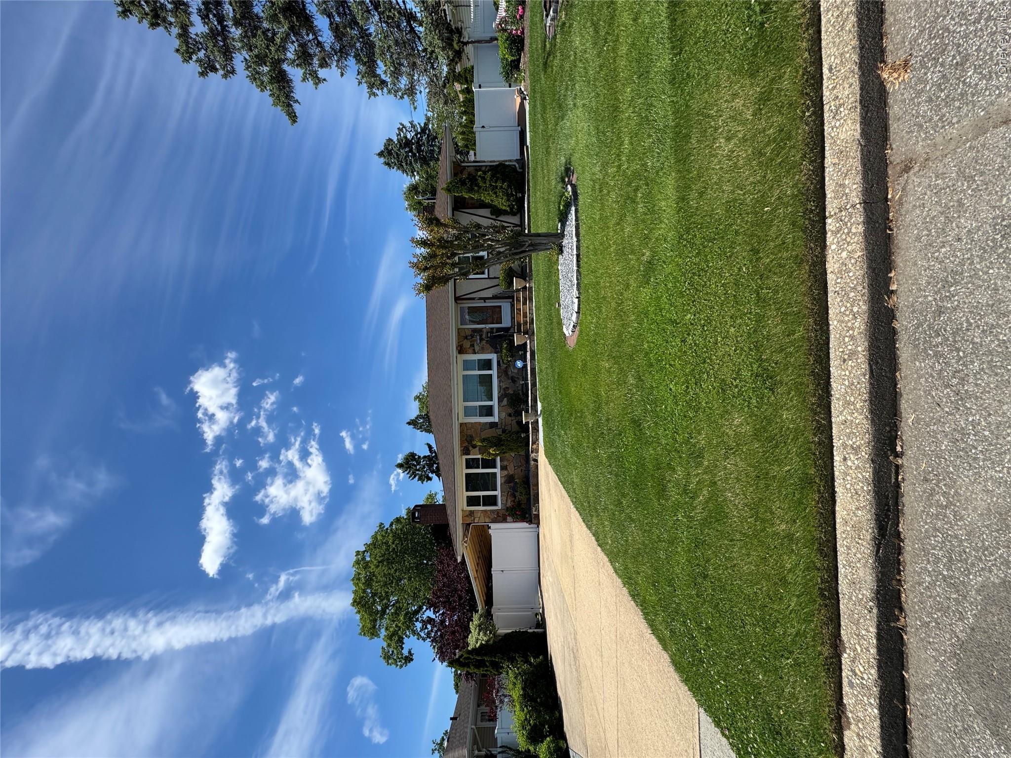 98 W 8th Street Property Photo 3