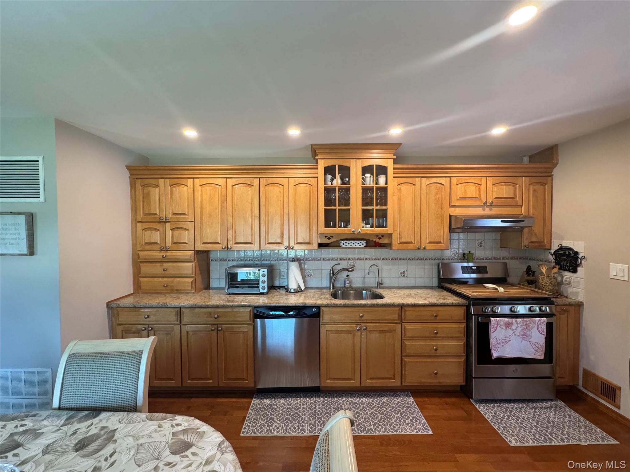 98 W 8th Street Property Photo 8