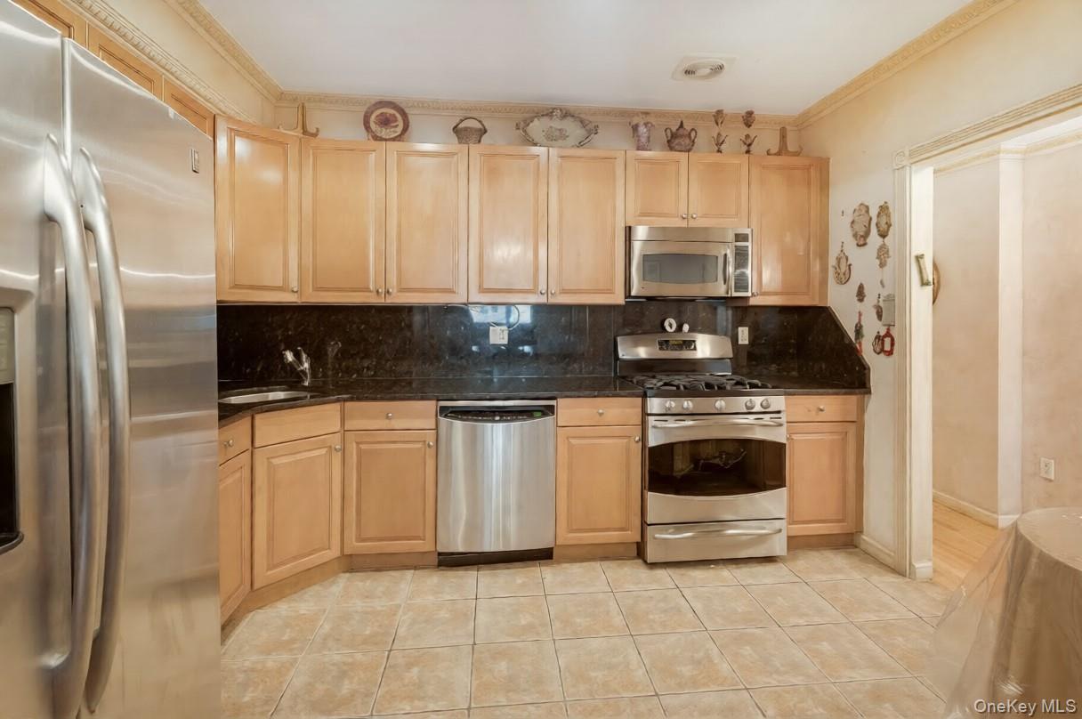 1513 Royce Street 2g Property Photo 6