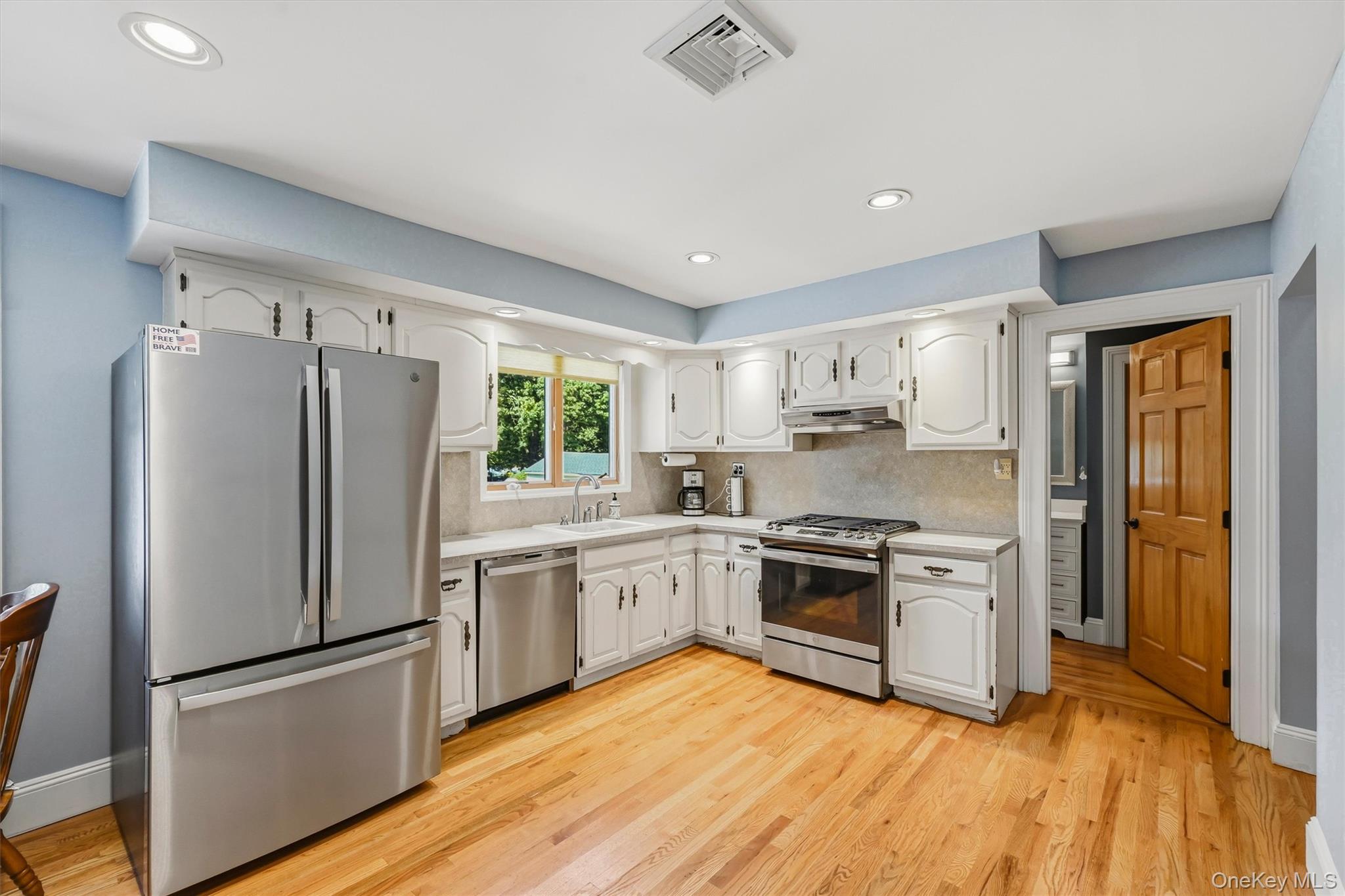 68 E Erie Street Property Photo 16